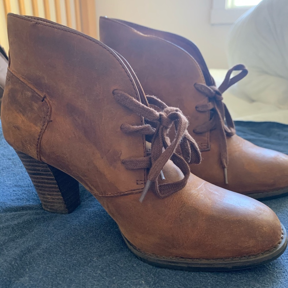 Clark’s botties.